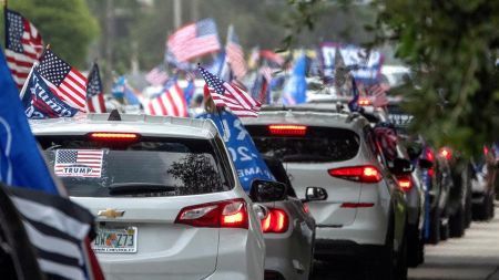 Cerca de 30,000 carros se unen a caravana anticomunista organizada por hispanos en Miami