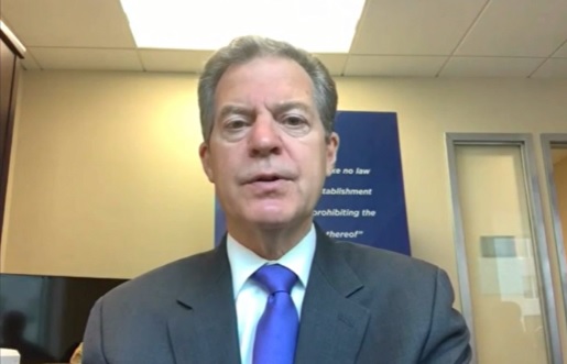 Samuel Brownback, embajador para Asuntos de Libertad Religiosa Internacional de Estados Unidos en el Foro Hemisférico de Libertad Religiosa y de Creencias, el 22 de octubre de 2020. (Captura de Pantalla/Youtube de Cancillería de Colombia)