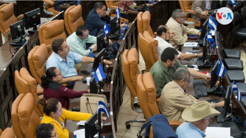 Los 70 diputados que controlan la Asamblea Nacional de Nicaragua votaron a favor de la Ley de Agentes Extranjeros. (Foto de Houston Castillo/VOA)