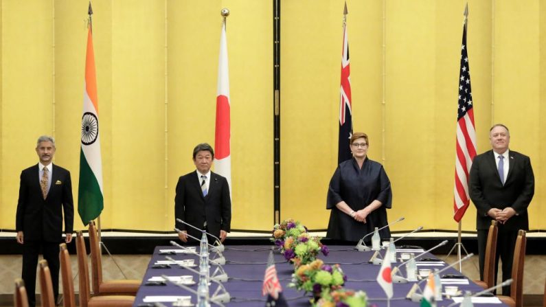 (i-d) El ministro de Relaciones Exteriores de la India, Subrahmanyam Jaishankar, el ministro de Relaciones Exteriores de Japón, Toshimitsu Motegi, la ministra de Relaciones Exteriores de Australia, Marise Payne, y el secretario de Estado de los Estados Unidos, Mike Pompeo, asisten a la reunión de los ministros de relaciones exteriores de las cuatro naciones indopacíficas en Tokio (Japón) el 6 de octubre de 2020. (Foto de KIYOSHI OTA/POOL/AFP vía Getty Images)