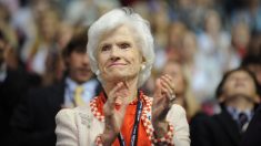 Muere la madre de John McCain a los 108 años