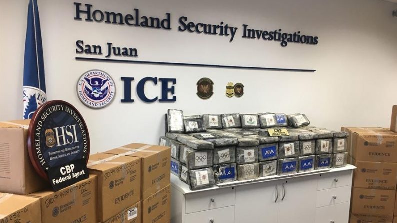 Paquetes de cocaína decomisados en Puerto Rico fueron presentados en la oficina del ICE en San Juan (Puerto Rico). EFE/Jorge Muñiz/Archivo