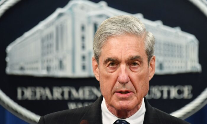 El abogado especial Robert Mueller habla sobre la investigación sobre la supuesta interferencia rusa en las elecciones presidenciales de 2016 en el Departamento de Justicia en Washington, DC, el 29 de mayo de 2019. (MANDEL NGAN/AFP vía Getty Images)