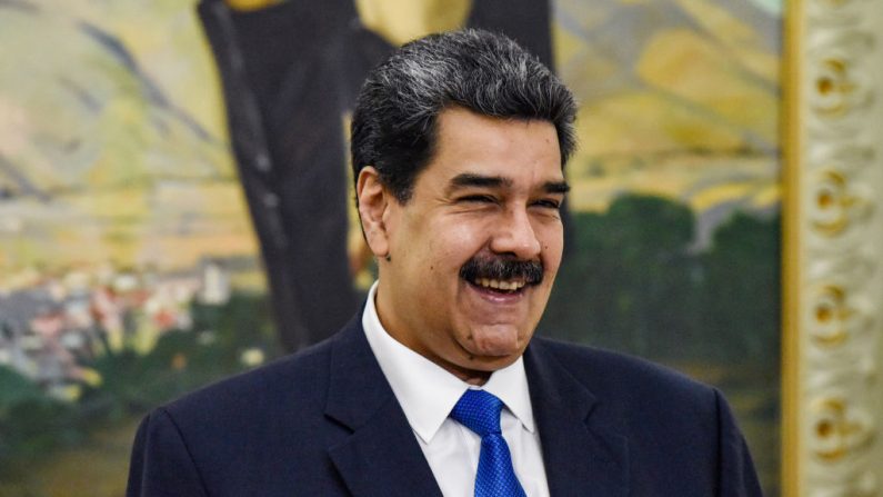 El presidente de Venezuela Nicolás Maduro sonríe durante una reunión con el ministro de Relaciones Exteriores de la Federación Rusa Serguéi Lavrov en el Palacio de Gobierno de Miraflores el 7 de febrero de 2020 en Caracas, Venezuela. ( Carolina Cabral/Getty Images)
