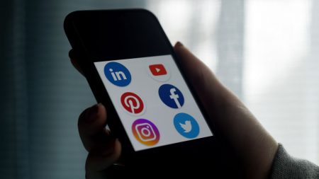 Niños estrellas en redes sociales pueden demandar a sus padres «influencer» bajo nueva ley de Illinois