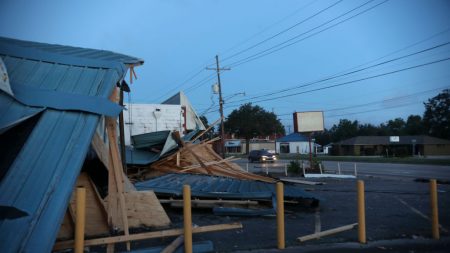 Huracán Zeta causa derrumbes y al menos un muerto en Louisiana