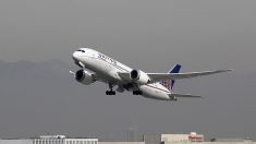 Avión United Airlines aterriza de emergencia en Hong Kong por avería motor