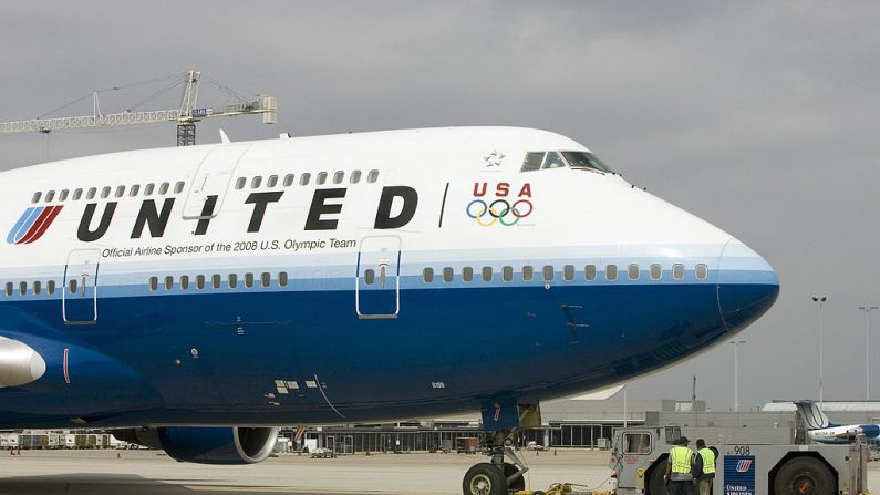 Un vuelo de United Airlines en el aeropuerto internacional de Dulles en Washington DC (EE.UU.) el 28 de marzo de 2007. (Paul J. Richards/AFP vía Getty Images)