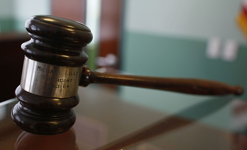 Condenan a 11 años por tráfico sexual de un menor a excomisionado de Florida