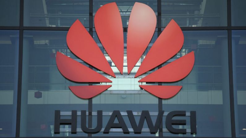 Una fotografía muestra el logo de la compañía china Huawei en sus oficinas principales del Reino Unido en Reading, al oeste de Londres, el 28 de enero de 2020. (DANIEL LEAL-OLIVAS/AFP vía Getty Images)