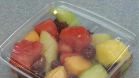 Walmart retira las frutas envasadas en 9 estados