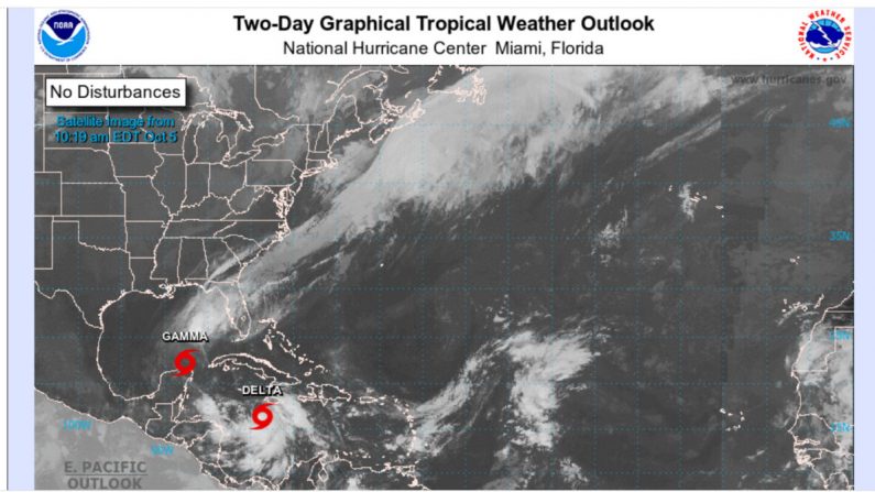 La tormenta tropical Delta se une a Gamma en esta imagen. Delta, una tormenta tropical potencialmente más amenazante que se formó en el Caribe, con el objetivo de golpear el oeste de Cuba y eventualmente la costa del Golfo de Estados Unidos, probablemente como un huracán. (Cortesía de NOAA)