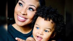 Madre e hijo sufren rara condición que les dejó impresionante combinación de ojos azules y marrones