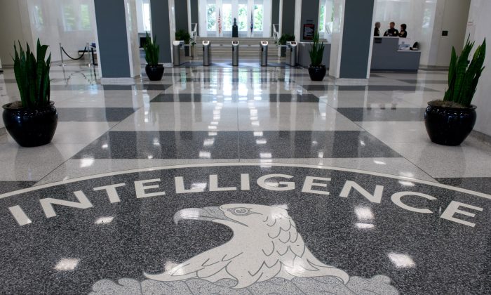 El vestíbulo de la sede de la Agencia Central de Inteligencia en Langley, Virginia, el 14 de agosto de 2008. (Saul Loeb/AFP vía Getty Images)