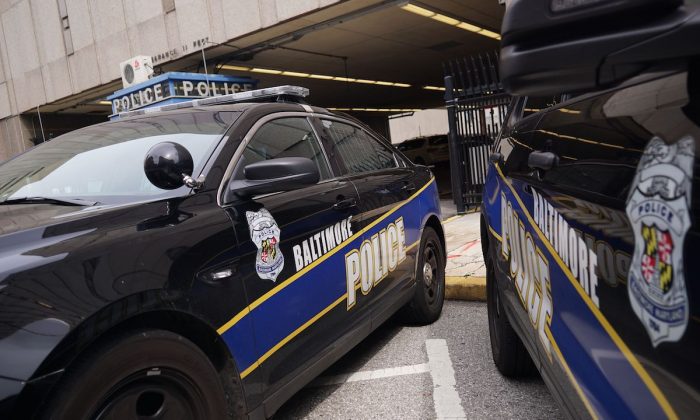 Unas patrullas en la sede de la policía de la ciudad de Baltimore, Md., el 8 de agosto de 2017. (Mandel Ngan/AFP/Getty Images)