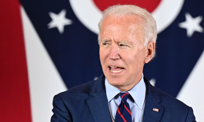 El candidato presidencial demócrata Joe Biden durante un evento en Cincinnati, Ohio, el 12 de octubre de 2020. (Jim Watson/AFP a través de Getty Images)
