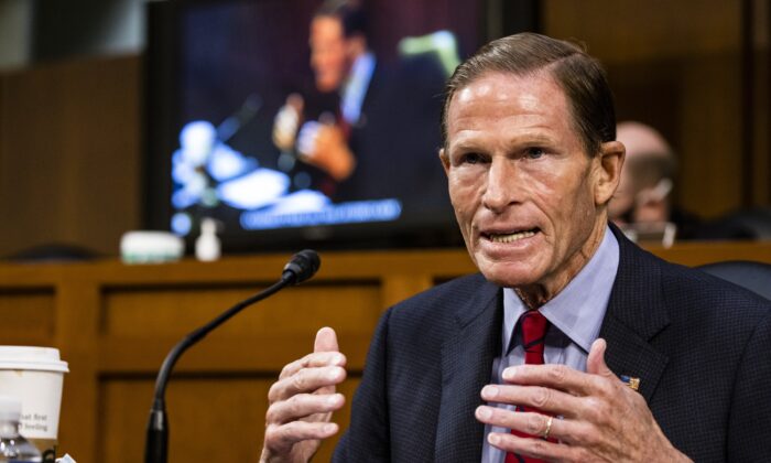 El senador Richard Blumenthal (D-Conn.) habla durante un Comité Judicial del Senado en Washington el 15 de octubre de 2020. (Samuel Corum/Getty Images)