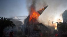 Con Iglesias en llamas minorías violentas desatan caos en aniversario del estallido social de Chile