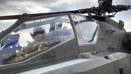 Gemelos se convirtieron en pilotos del ejército y volaron juntos en el mismo helicóptero Apache
