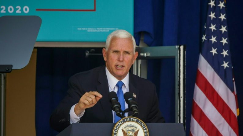 El vicepresidente Mike Pence se dirige a un mitin en Orlando, Florida, el 10 de octubre de 2020. (Zak Bennett/AFP a través de Getty Images)