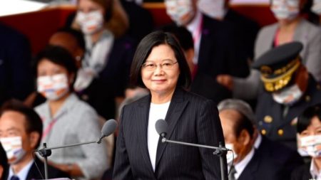 Presidenta de Taiwán pide a Beijing que cambie su comportamiento para poder sostener conversaciones