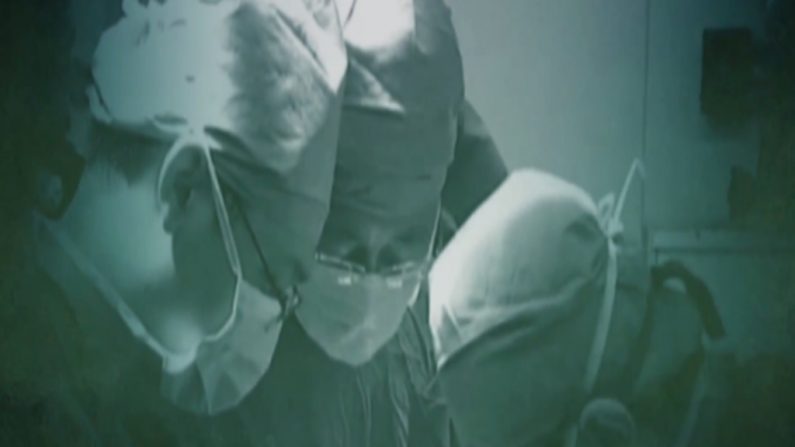 Imagen de un procedimiento quirúrgico sin fecha. (Captura de pantalla/Epoch Video) 