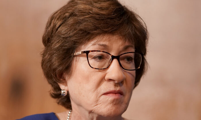 La senadora Susan Collins (R-Maine) escucha una audiencia en Washington el 9 de septiembre de 2020. (Greg Nash/Pool/Getty Images)