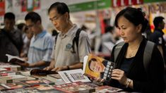 Funcionarios chinos castigados por tener libros prohibidos por el Estado
