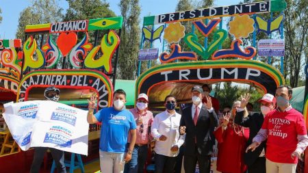 Unos 200 simpatizantes republicanos arman «rally» en favor de Trump en México