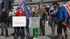 Manifestantes en Pensilvania alertan sobre la amenaza comunista en los EE.UU.