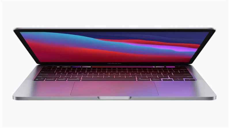 Apple presenta la nueva MacBook Pro de 13 pulgadas dando inicio a la transición de la compañía a su propio microchip personalizada para Mac. EFE/APPLE INC