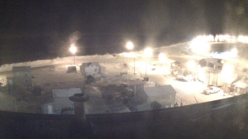 La ciudad de Utqiagvik, Alaska, entró el jueves en un período de oscuridad de dos meses, conocido como noche polar. (Crédito: Instituto Geofísico de Fairbanks de la Universidad de Alaska)