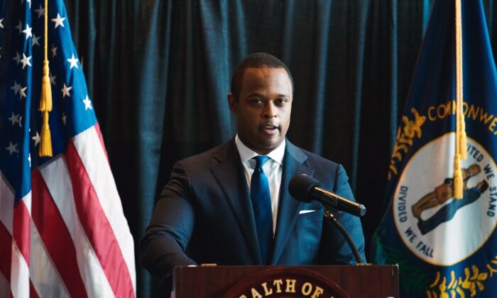 El fiscal general de Kentucky, Daniel Cameron, habla durante una conferencia de prensa en Frankfort, Ky., el 23 de septiembre de 2020. (Jon Cherry/Getty Images)