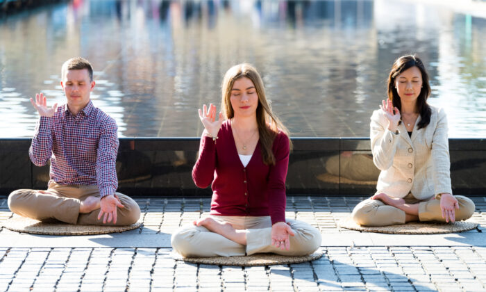 Las prácticas de meditación como Falun Dafa ofrecen una poderosa opción para aquellos que buscan la paz, la curación