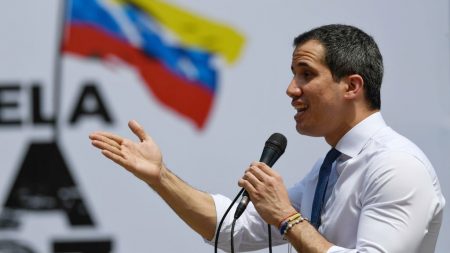 Oposición venezolana alista reglamento para escoger a su candidato presidencial