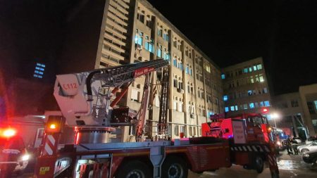 Incendio en hospital rumano deja 10 muertos