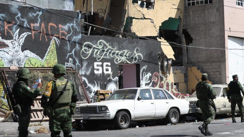 Soldados acordonan el domicilio donde ocurrió una explosión en la colonia Morelos, en Ciudad de México (México). EFE/Mario Guzmán/Archivo