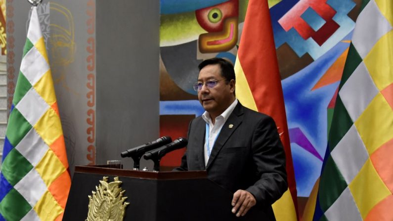 El presidente de Bolivia, Luis Arce, pronuncia un discurso durante la ceremonia de inauguración de sus ministros en el palacio de gobierno Casa Grande del Pueblo en La Paz (Bolivia) el 9 de noviembre de 2020. (Foto de AIZAR RALDES / AFP vía Getty Images)