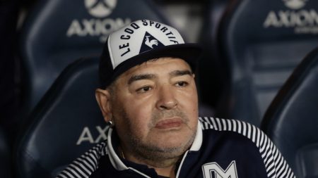 Operan a Diego Maradona por un hematoma en el cerebro