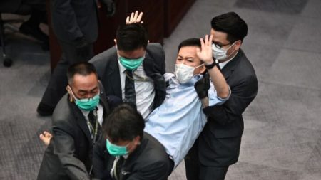 EE.UU. y UE expresan preocupación tras la detención de 8 políticos prodemocracia en Hong Kong