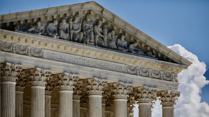 La Corte Suprema de los Estados Unidos durante un cálido día de otoño el 22 de octubre de 2020 en Washington, DC. (Samuel Corum/Getty Images)