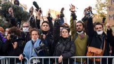 Miles de personas protestan en Francia contra la ley que limita grabar a policías