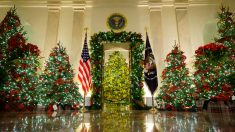 La primera dama Melania Trump presenta la decoración navideña de la Casa Blanca