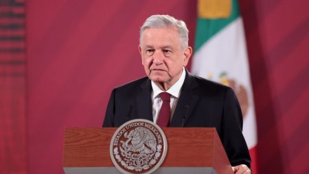 López Obrador afirma que familias ya aceptaron plan de rescate de 10 mineros