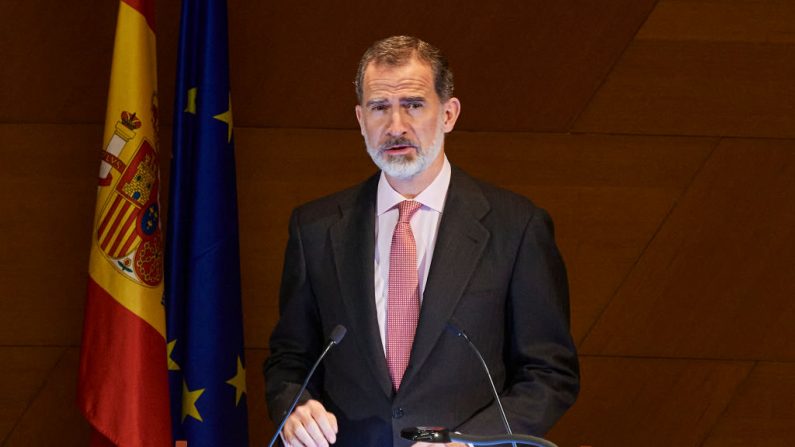 El rey Felipe VI de España asiste a los premios 'Francisco Cerecedo' 2020 en el Museo del Prado el 18 de noviembre de 2020 en Madrid, España. (Carlos Alvarez/Getty Images)
