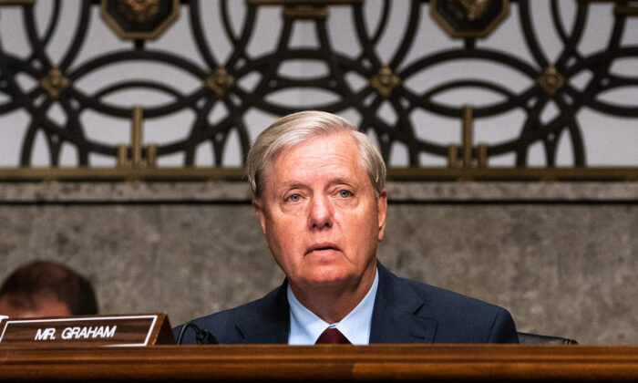El senador Lindsey Graham (R-S.C.) durante una audiencia del Subcomité de Asignaciones del Senado en el Capitolio de EE.UU., el 16 de septiembre de 2020. (Anna Moneymaker-Pool/Getty Images)