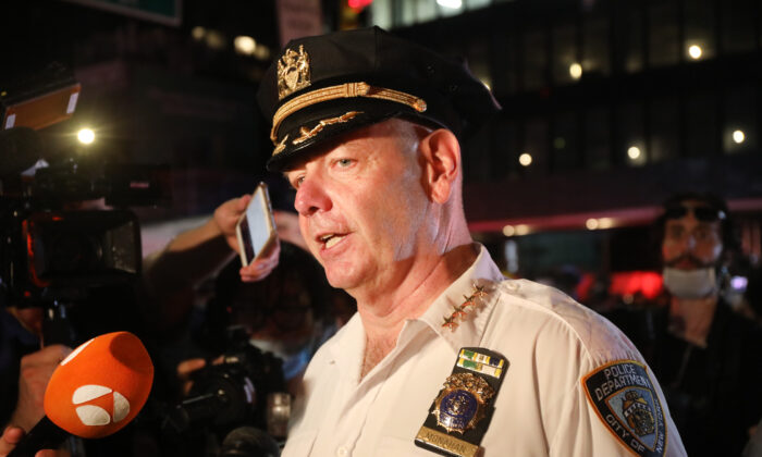El jefe del Departamento, Terence Monahan, el oficial uniformado de mayor rango del Departamento de Policía de Nueva York, en la ciudad de Nueva York el 3 de junio de 2020. (Spencer Platt/Getty Images)
