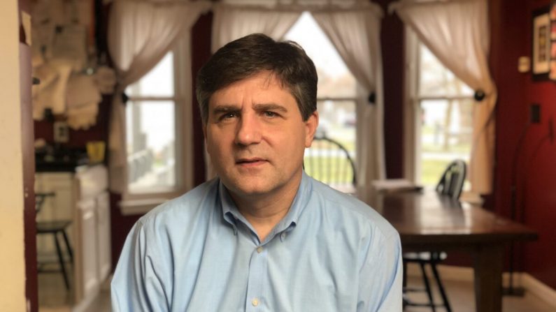 Patrick Colbeck, exsenador estatal, ingeniero aeroespacial y aspirante a las elecciones, se sienta para una entrevista en Detriot, Michigan, el 27 de noviembre de 2020. (Bowen Xiao/The Epoch Times)