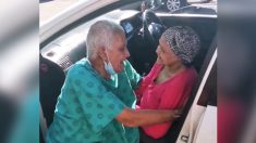 Reencuentro de un abuelo hospitalizado y su esposa de 52 años se vuelve viral: Esto es “amor verdadero”