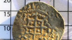 Familia del Reino Unido encuentra moneda de 900 años de antigüedad y recibe USD 7700 en la subasta